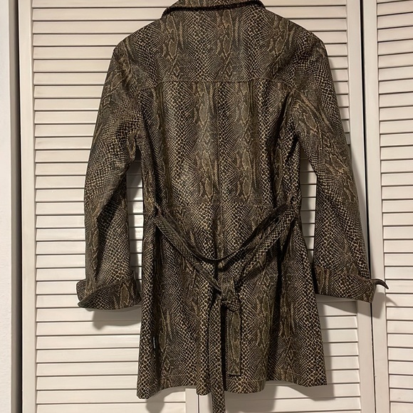 Dollhouse Outwear - Picture 3 of 5